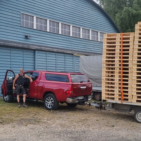 Montag  23.06.25 die ersten Paletten treffen ein
